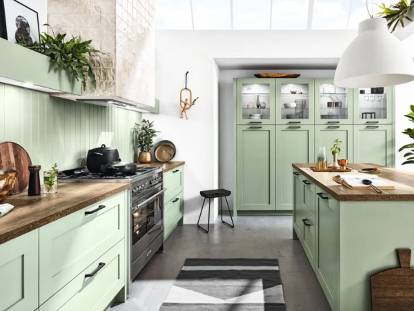 Dapur mewah dan elegan dengan tema alam dan taman hijau